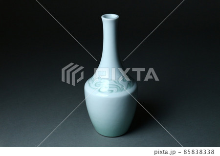 青白磁 唐草文 花瓶 骨董品 85838338