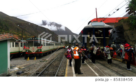 マチュピチュに向かうインカレイル鉄道のオリャンタイタンボ駅,ペルー マチュピチュに向かうインカレイル鉄道のオリャンタイタンボ駅,ペルー 85838450