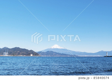 海越しの富士山 85840074