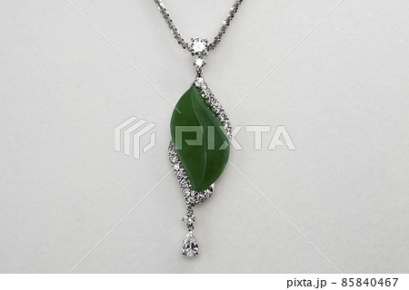 ハイクオリティー!翡翠ろうかんペンダント ハイクオリティー!翡翠ろうかんペンダント 85840467