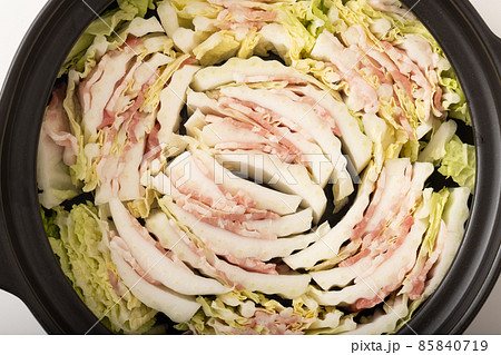 豚バラ肉と白菜のミルフィーユ豆乳鍋 豚バラ肉と白菜のミルフィーユ豆乳鍋 85840719