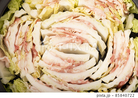 豚バラ肉と白菜のミルフィーユ豆乳鍋 豚バラ肉と白菜のミルフィーユ豆乳鍋 85840722