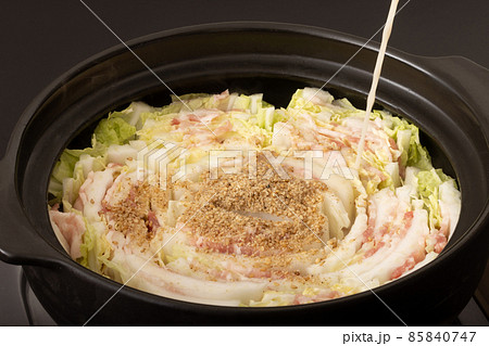 豚バラ肉と白菜のミルフィーユ豆乳鍋 豚バラ肉と白菜のミルフィーユ豆乳鍋 85840747