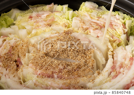 豚バラ肉と白菜のミルフィーユ豆乳鍋 豚バラ肉と白菜のミルフィーユ豆乳鍋 85840748