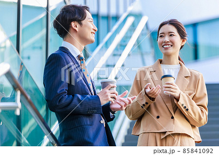 ビジネスマン 男女 スーツ 撮影協力:LINK FOREST ビジネスマン 男女 スーツ 撮影協力:LINK FOREST 85841092