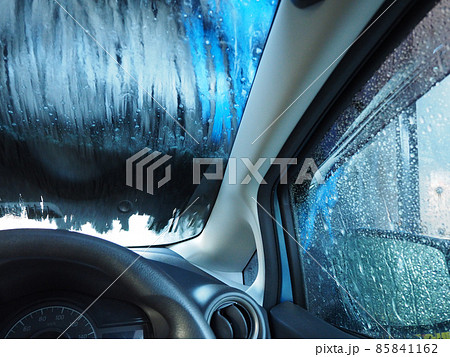洗車中の車内 85841162