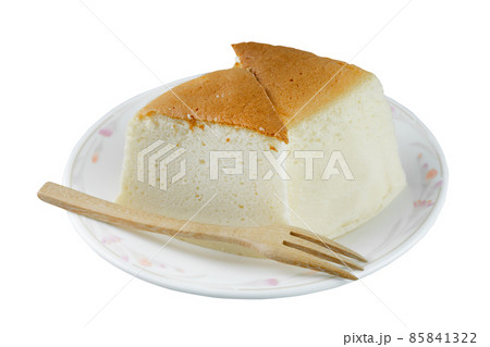 Homemade cheesecake, healthy summer dessert pie cheesecake - isloated on white background. clipping paths 85841322