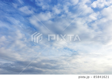 冬の空 青空 雲 イメージ 【神奈川県】 85841621