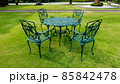 芝生に置かれた椅子やテーブル（長野県中野市 一本木公園） 85842478