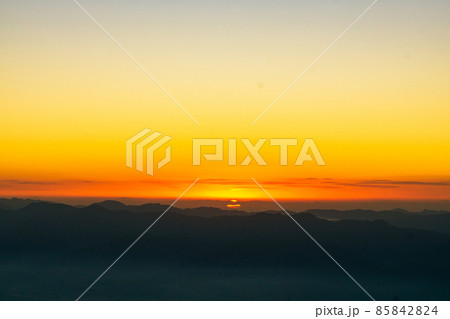 日の出 夜明け前の風景 日の出 夜明け前の風景 85842824