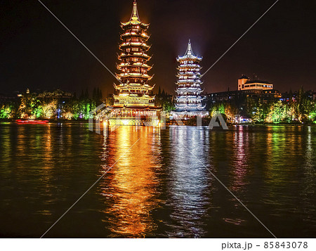 中国 広西チワン族自治区 桂林 【杉湖・日月双塔】 夜景 / Guilin, China 中国 広西チワン族自治区 桂林 【杉湖・日月双塔】 夜景 / Guilin, China 85843078