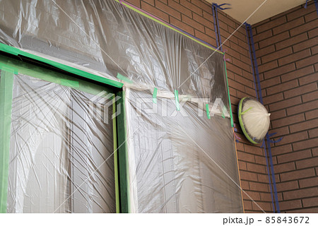 ペンキ塗りの下準備 ペンキ塗りの下準備 85843672