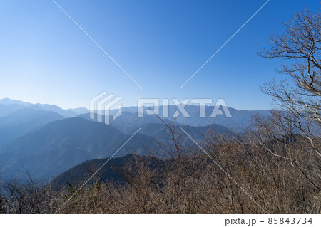 経ヶ岳の山頂から見た丹沢の山々(東丹沢) 経ヶ岳の山頂から見た丹沢の山々(東丹沢) 85843734
