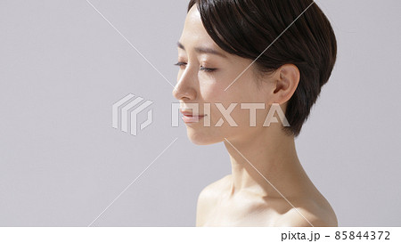 ビューティー　うるおい　ミドル女性 85844372