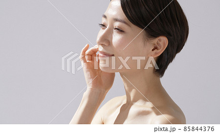 ビューティー　うるおい　ミドル女性 85844376