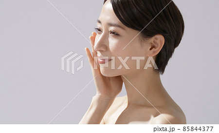 ビューティー　うるおい　ミドル女性 85844377