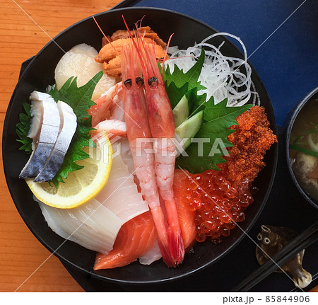 海鮮丼!新鮮な魚介をふんだんに使った、北海道・稚内の人気食堂の看板メニュー 海鮮丼!新鮮な魚介をふんだんに使った、北海道・稚内の人気食堂の看板メニュー 85844906