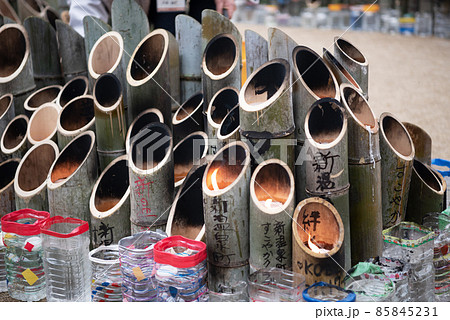 Kobe, Japan-Jan 17, 2020: 25 years anniversary of Hanshin earthquake. Cutting bamboo for candle holderKobe, Japan-Jan 17, 2020 Kobe, Japan-Jan 17, 2020: 25 years anniversary of Hanshin earthquake. Cutting bamboo for candle holderKobe, Japan-Jan 17, 2020 85845231