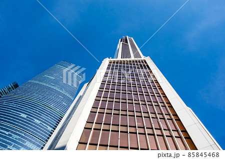 モスクワの街並み　近代的なガラス張りの高層ビル 85845468