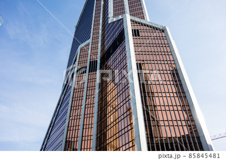 モスクワの街並み　近代的なガラス張りの高層ビル 85845481