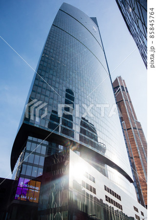 モスクワの街並み　近代的なガラス張りの高層ビル群 85845764