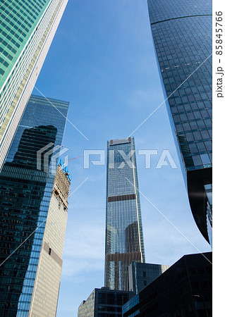 モスクワの街並み　近代的なガラス張りの高層ビル群 85845766
