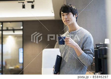 オフィス コーヒーブレイク イメージ 撮影協力:WEEK芝大門(サンフロンティア不動産) オフィス コーヒーブレイク イメージ 撮影協力:WEEK芝大門(サンフロンティア不動産) 85846297