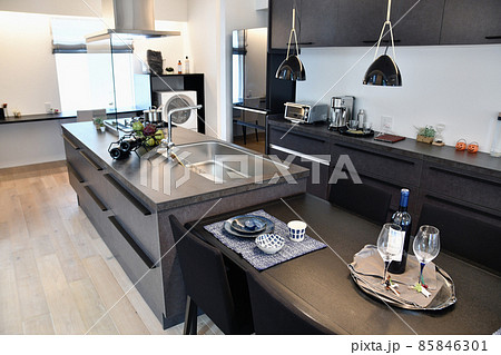 新築住宅のキッチン 新築住宅のキッチン 85846301