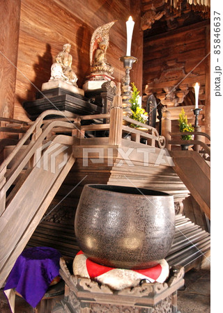 仏具「鈴」(瑞龍寺・仏殿内部/富山県高岡市関本町35) 仏具「鈴」(瑞龍寺・仏殿内部/富山県高岡市関本町35) 85846637