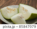 沖縄の島野菜、冬瓜(シブイ)のカット 85847079