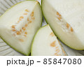 沖縄の島野菜、冬瓜(シブイ)のカット 85847080