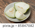 沖縄の島野菜、冬瓜(シブイ)のカット 85847082