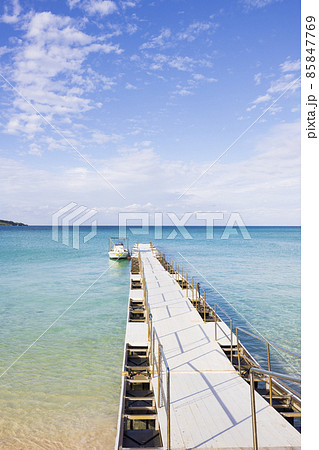 沖縄、宮古島、与那覇前浜ビーチ付近の景色 沖縄、宮古島、与那覇前浜ビーチ付近の景色 85847769