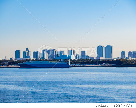港越しに見た海浜幕張の冬景色 85847775