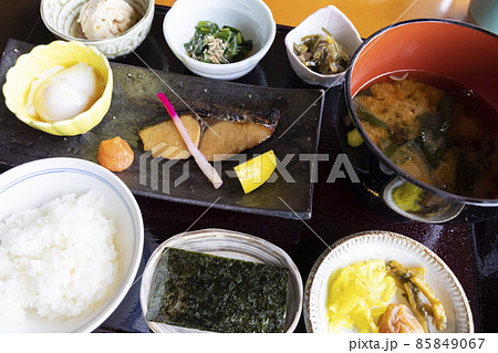 美味しいホテルレストランの和定食の朝食 85849067