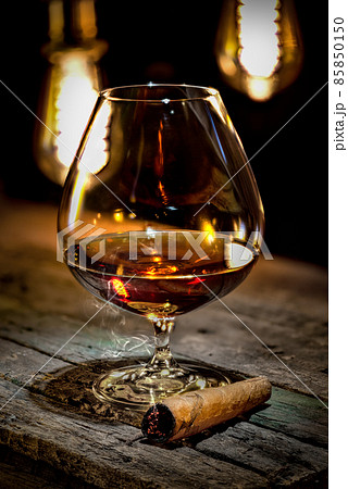 Cognac and cigar 85850150