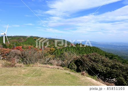 青山高原 丸山展望台から伊勢湾と青山高原風力発電の眺め 青山高原 丸山展望台から伊勢湾と青山高原風力発電の眺め 85851103