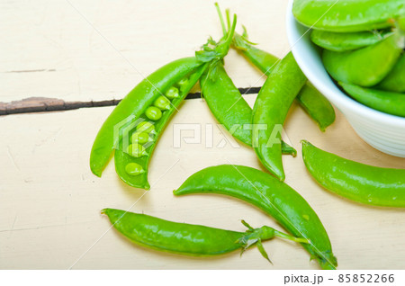 hearthy fresh green peas hearthy fresh green peas 85852266