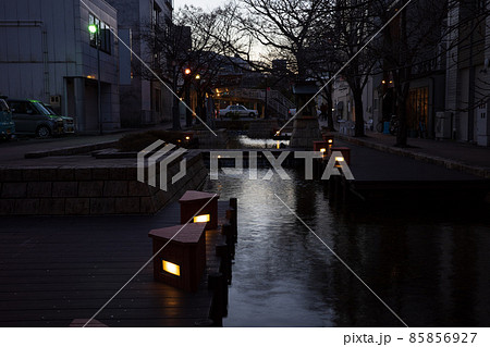 とても美しい日本の高知県高知市の夜の風景 とても美しい日本の高知県高知市の夜の風景 85856927