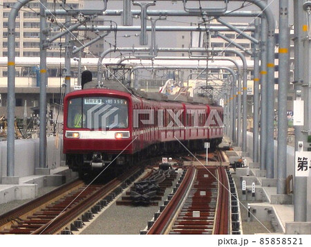 糀谷・京急蒲田間のポイント通過中の京急2000形 糀谷・京急蒲田間のポイント通過中の京急2000形 85858521