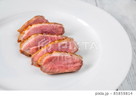 Sliced duck breast 85859814