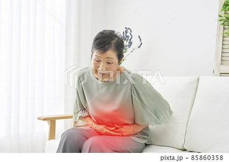 高齢者　腹痛 85860358