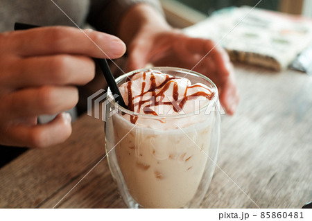 クリームがのったミルクティー 85860481
