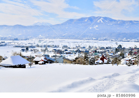 飯山市瑞穂地区より斑尾山方面を望む(長野県飯山市)【2022.1】 85860996