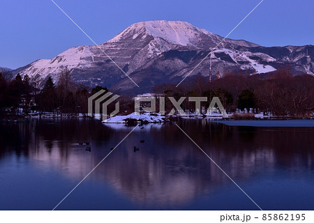 雪の伊吹山 85862195