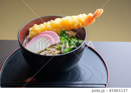 年越しそばのイメージカット写真|海老天・かまぼこ・ねぎ 年越しそばのイメージカット写真|海老天・かまぼこ・ねぎ 85863137