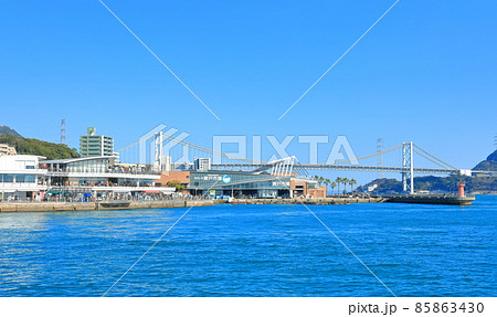 【山口県】晴天下の下関　唐戸市場と関門橋 85863430