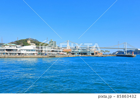 【山口県】晴天下の下関　唐戸市場と関門橋 85863432