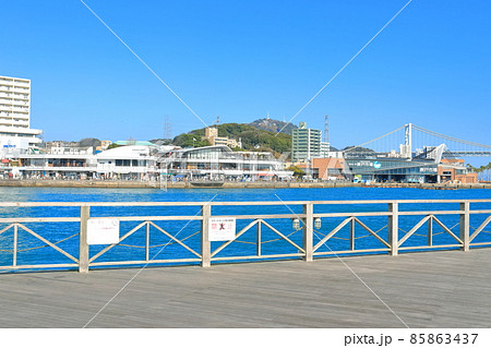 【山口県】晴天下の下関 唐戸市場と関門橋 【山口県】晴天下の下関 唐戸市場と関門橋 85863437