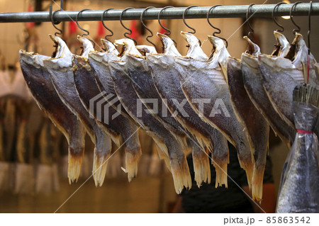 香港・徳輔道西で売られる塩干し魚(ハムユイ)。庶民の味も今や高級 香港・徳輔道西で売られる塩干し魚(ハムユイ)。庶民の味も今や高級 85863542